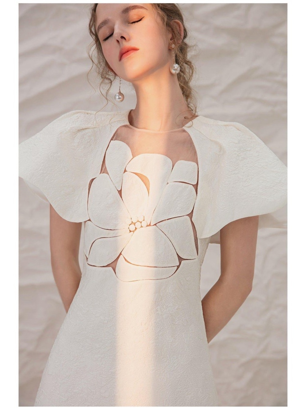 Elegant White Floral Applique Midi Dress - Picture 4 of 6